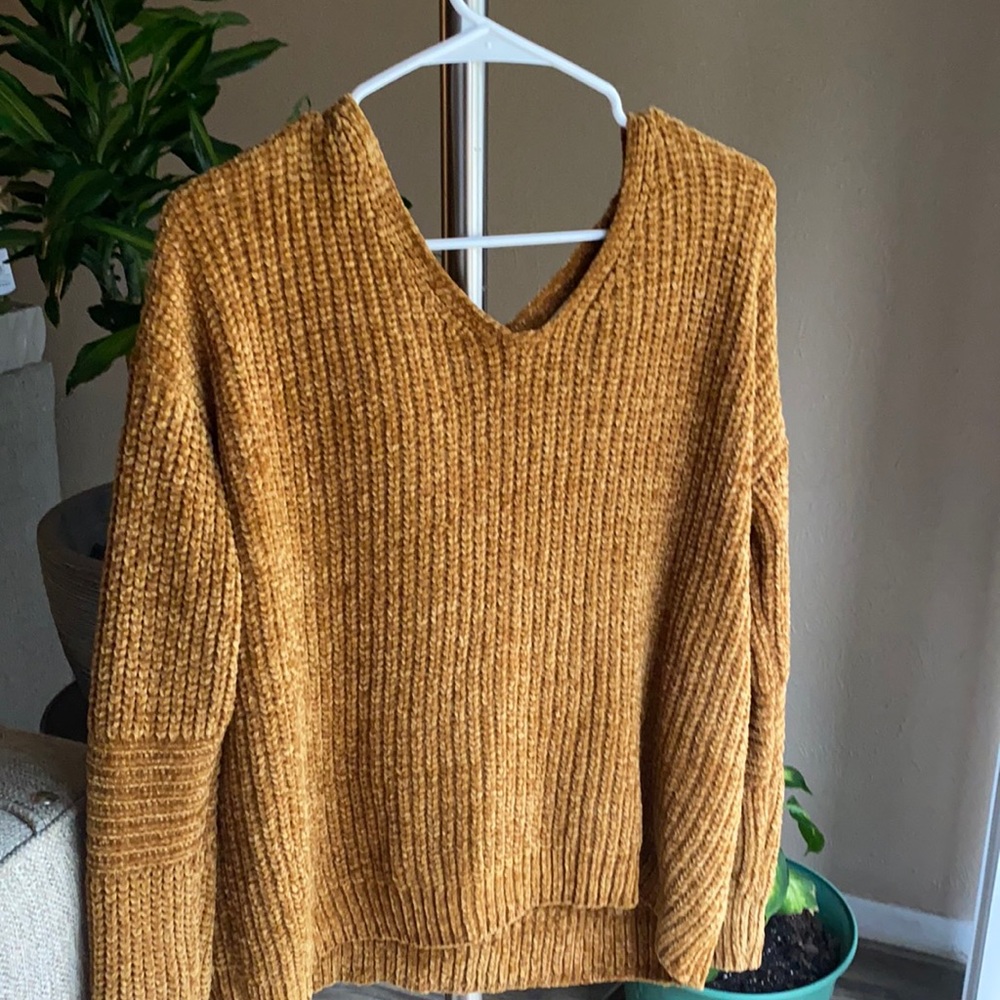 NEVER WORN - open back sweater
